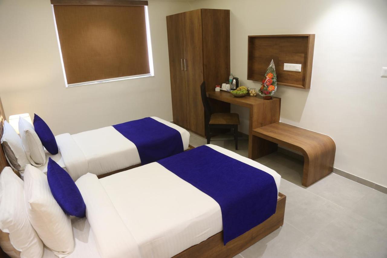 Hotel Nova Pride Rajkot Exterior foto