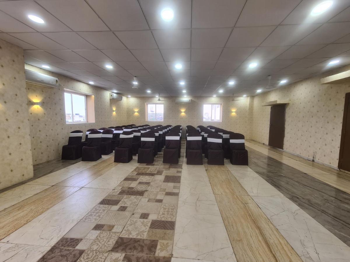 Hotel Nova Pride Rajkot Exterior foto
