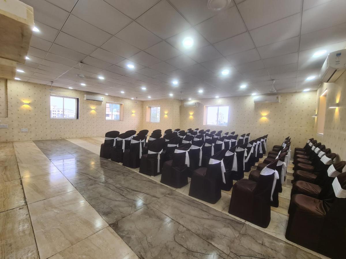 Hotel Nova Pride Rajkot Exterior foto