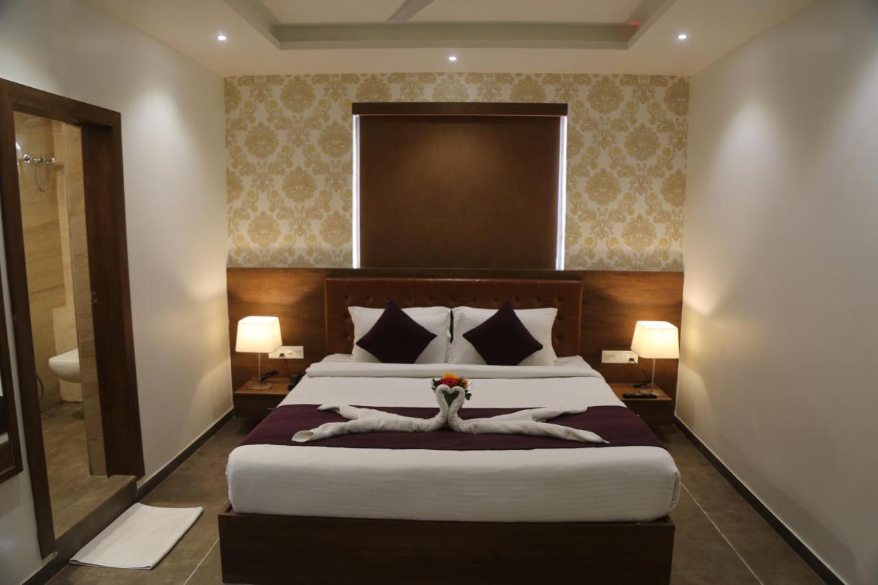 Hotel Nova Pride Rajkot Exterior foto