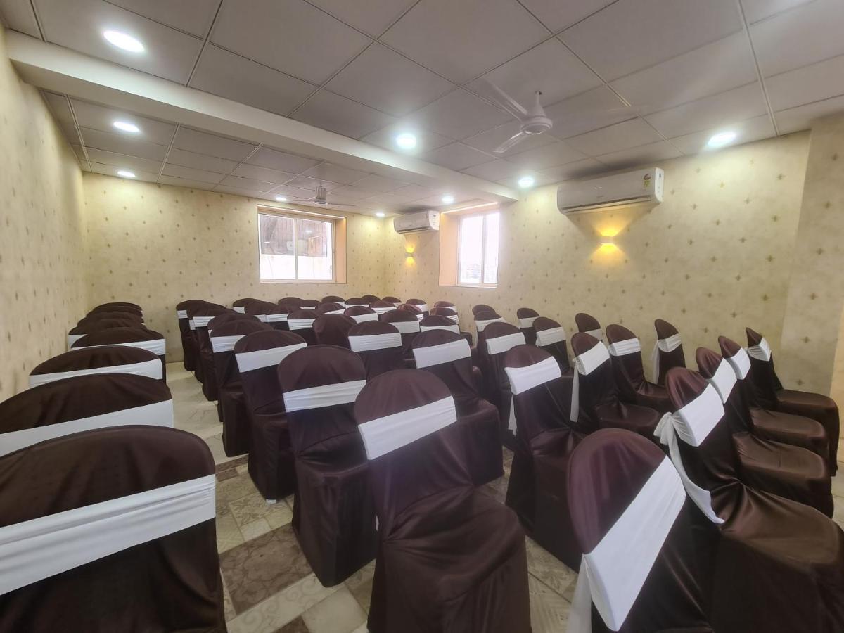 Hotel Nova Pride Rajkot Exterior foto