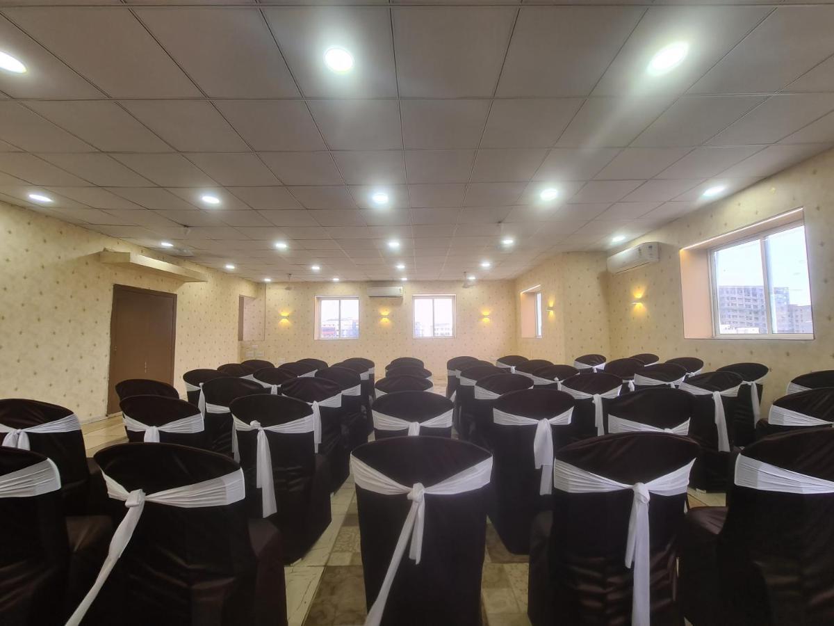 Hotel Nova Pride Rajkot Exterior foto