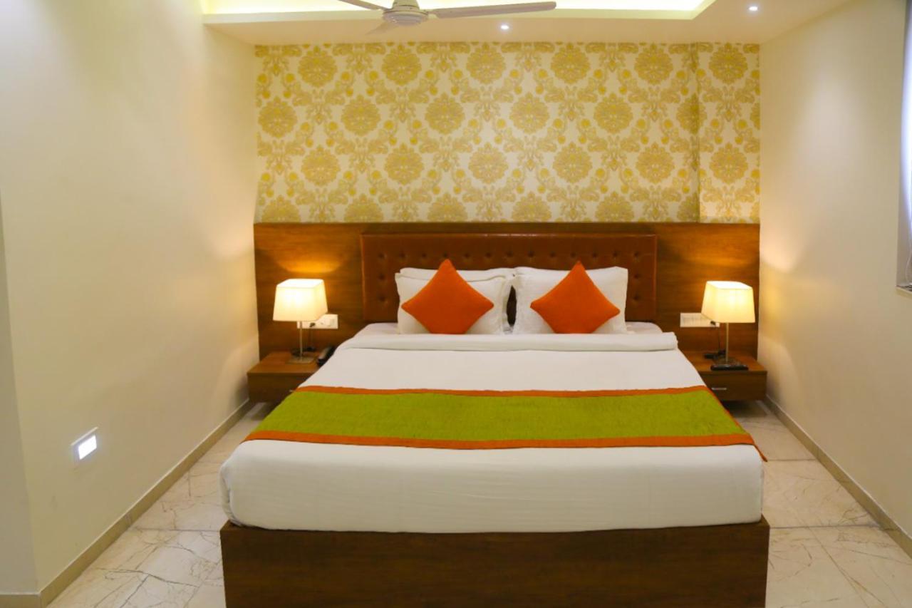 Hotel Nova Pride Rajkot Exterior foto
