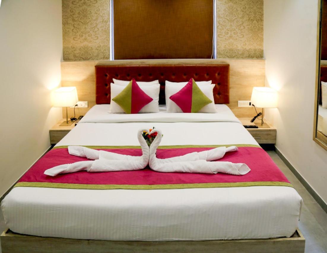 Hotel Nova Pride Rajkot Exterior foto