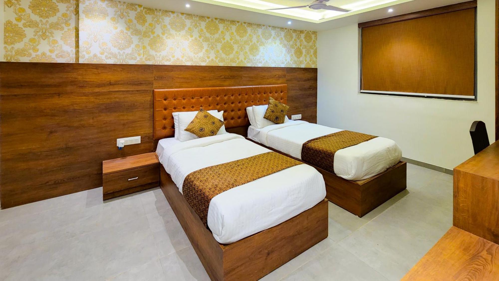 Hotel Nova Pride Rajkot Exterior foto