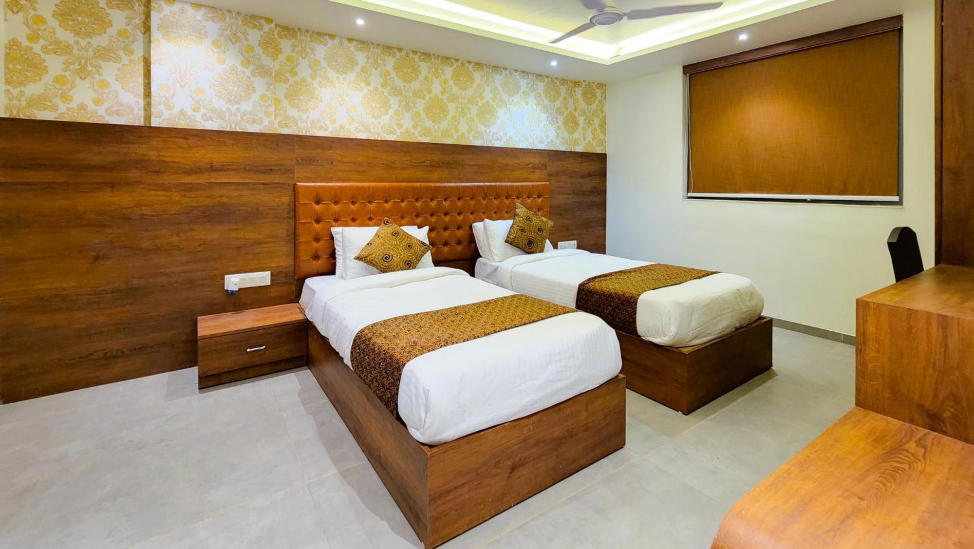 Hotel Nova Pride Rajkot Exterior foto