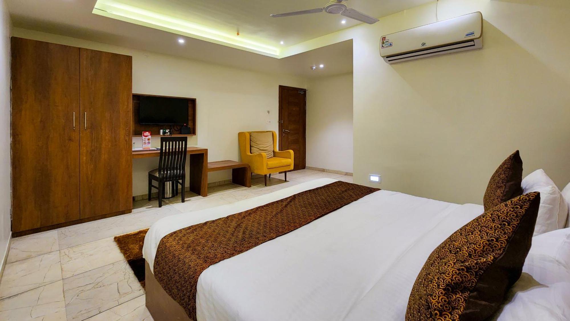 Hotel Nova Pride Rajkot Exterior foto