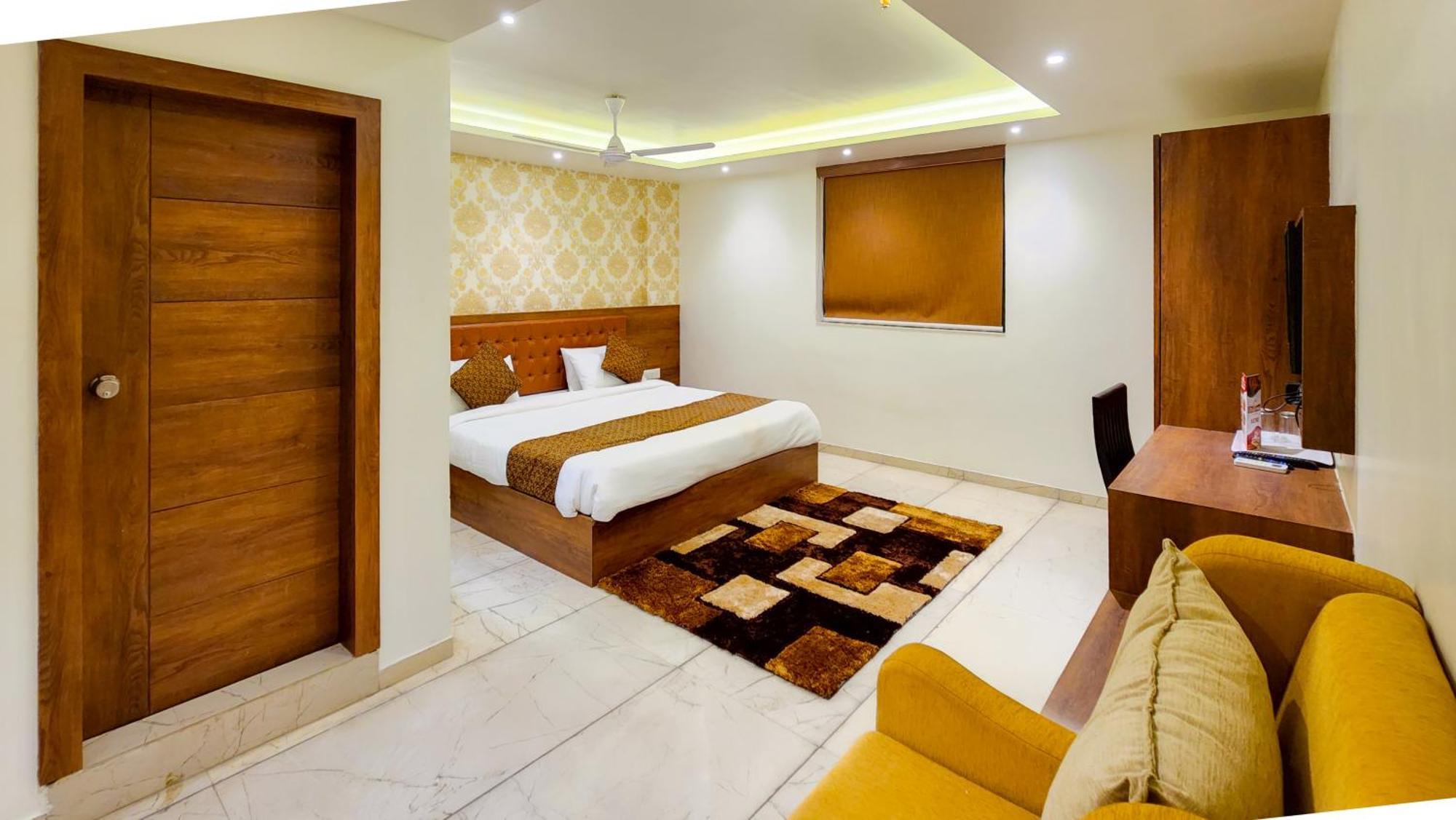 Hotel Nova Pride Rajkot Exterior foto
