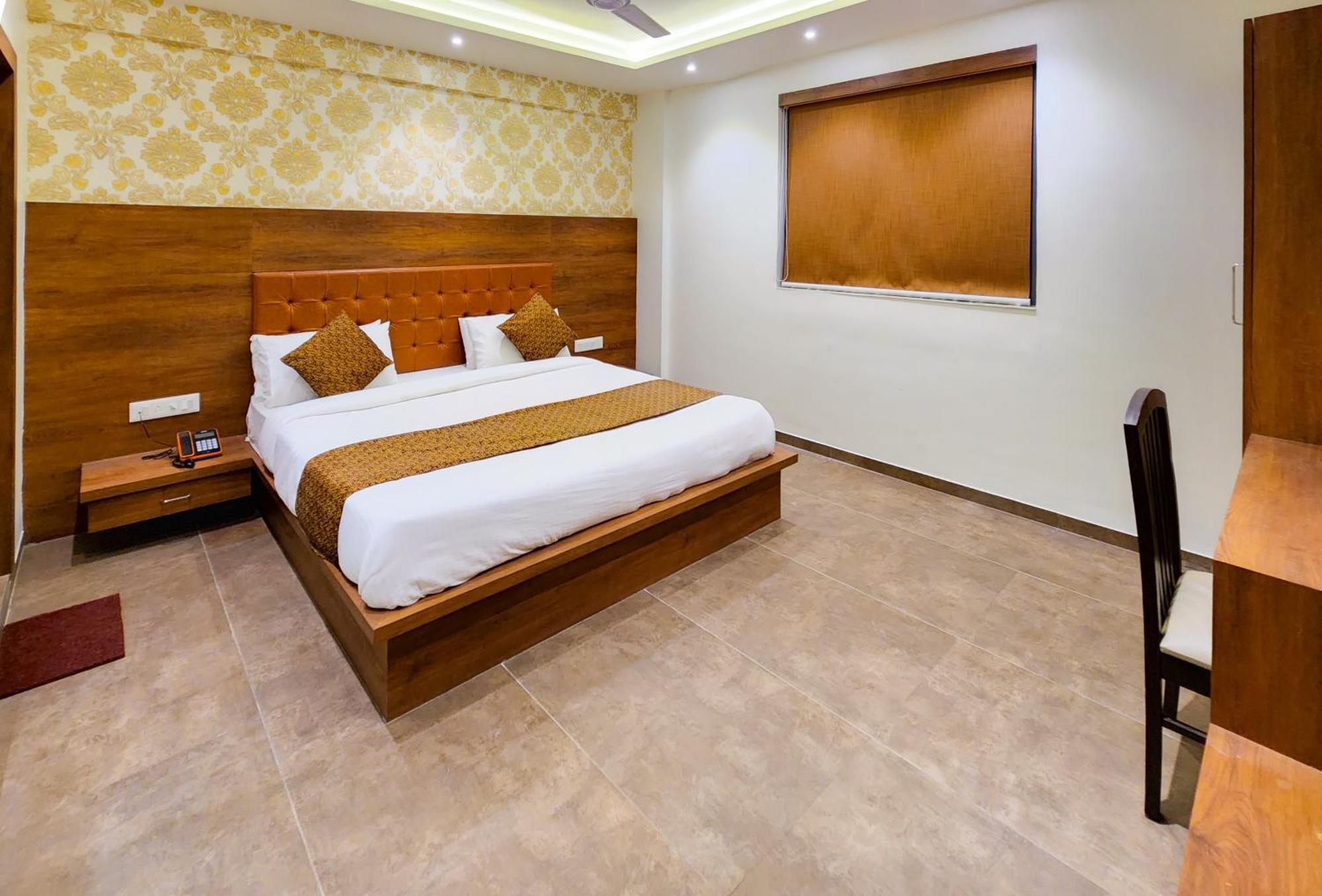 Hotel Nova Pride Rajkot Exterior foto