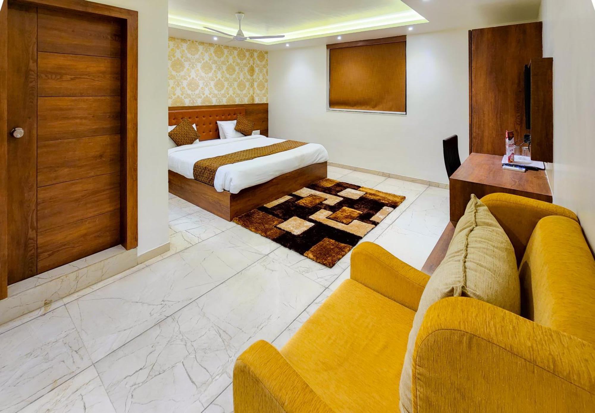 Hotel Nova Pride Rajkot Exterior foto