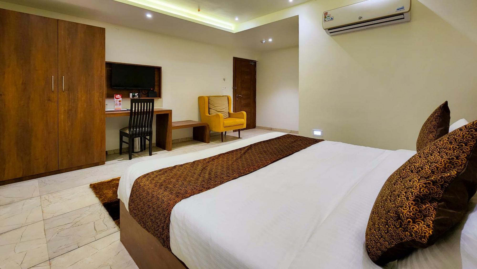 Hotel Nova Pride Rajkot Exterior foto